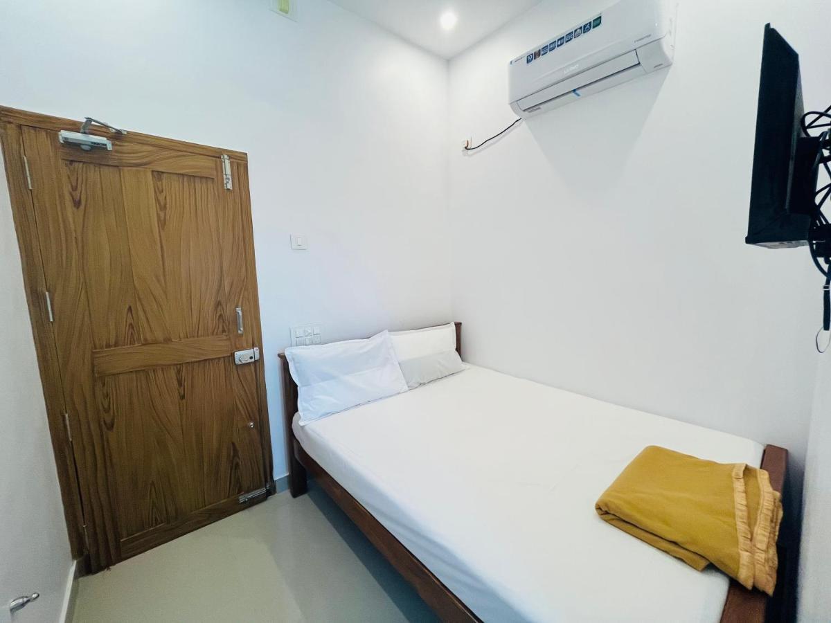 Sri Balaji Lodging Hotel Tiruchchendūr Kültér fotó