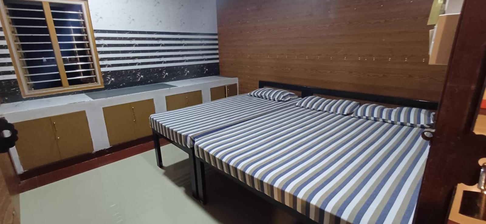 Sri Balaji Lodging Hotel Tiruchchendūr Szoba fotó